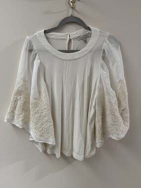 Boho Anthropologie ERI + ALI Kathleen Ivory Embroidered Poncho Sleeve Blouse